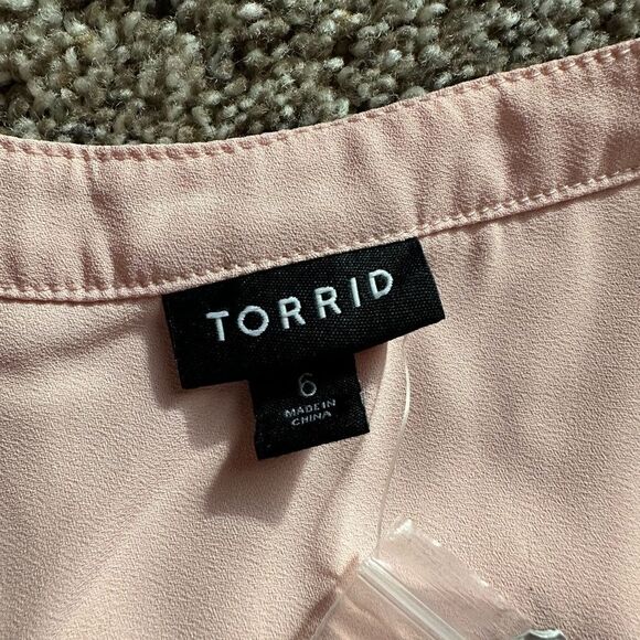 Torrid Top Button Down Light Pink New Womens Size 6X - Picture 7 of 9